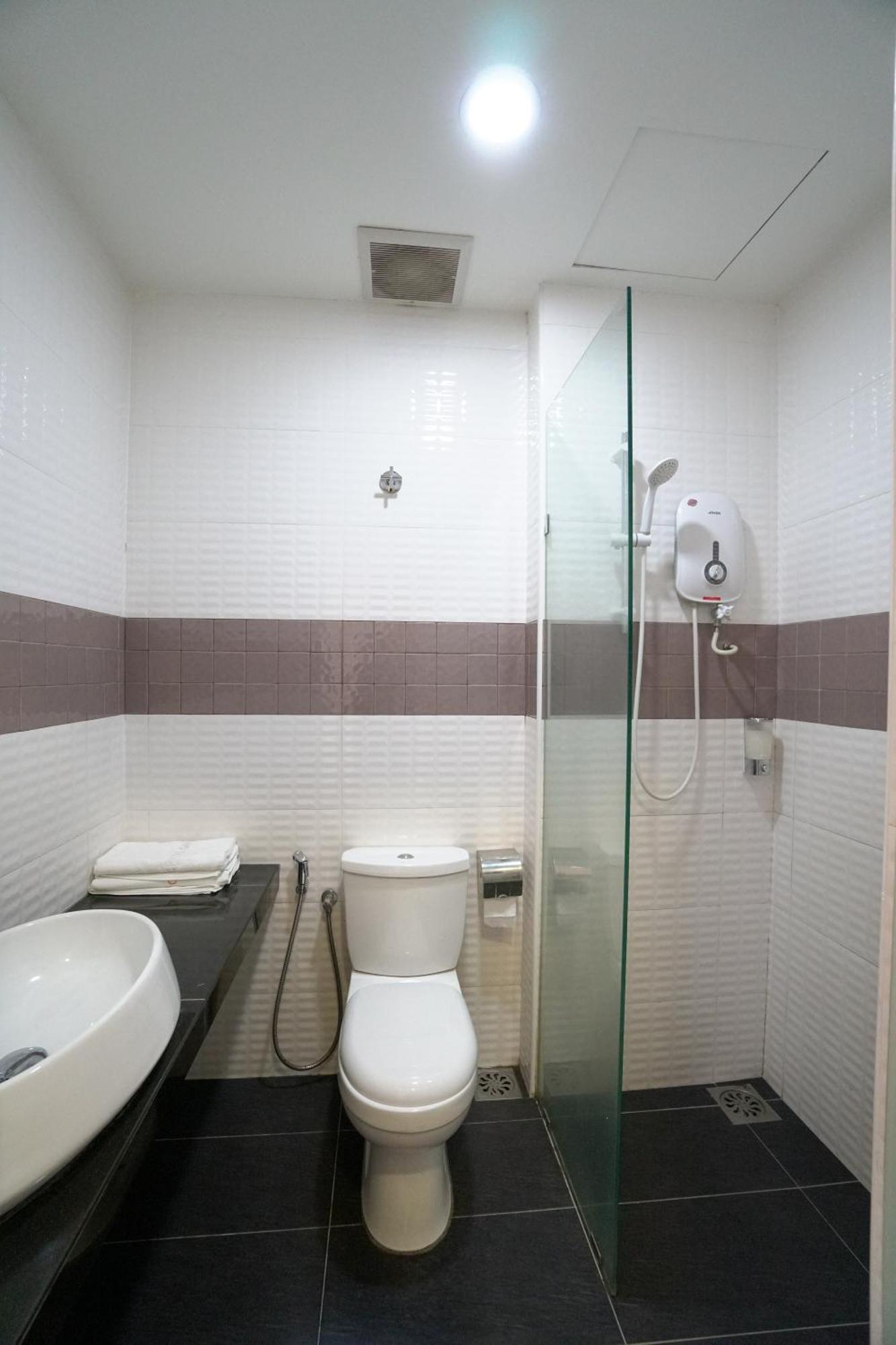 Crystal Garden Hotel - Seri Kembangan Room photo