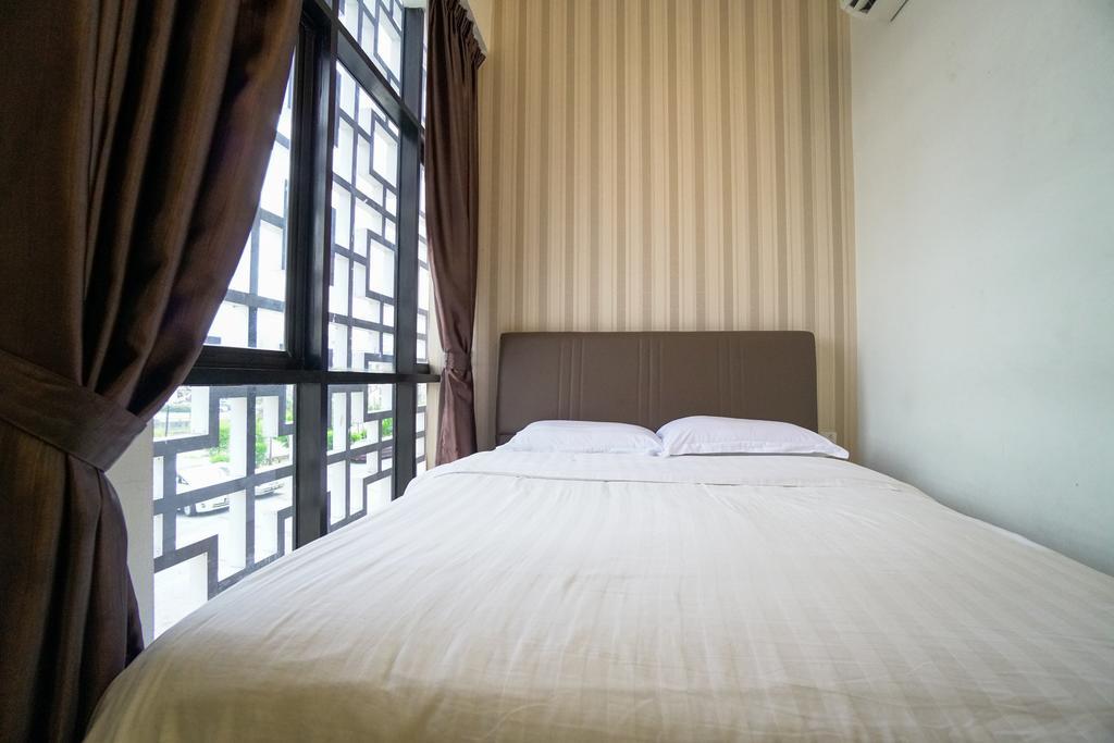 Crystal Garden Hotel - Seri Kembangan Exterior photo