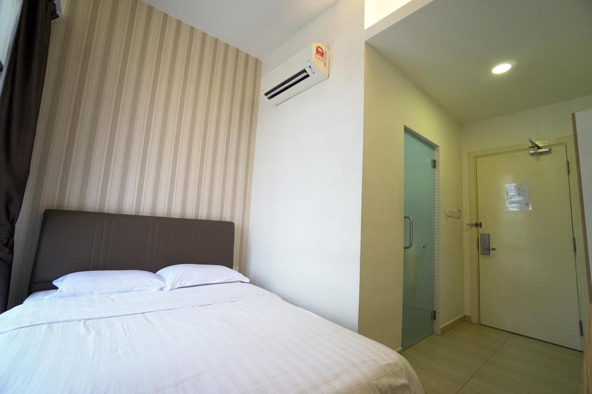 Crystal Garden Hotel - Seri Kembangan Exterior photo