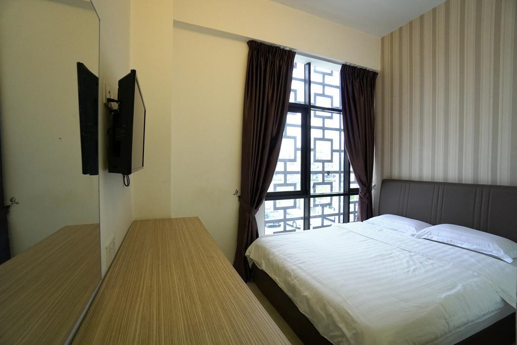 Crystal Garden Hotel - Seri Kembangan Exterior photo